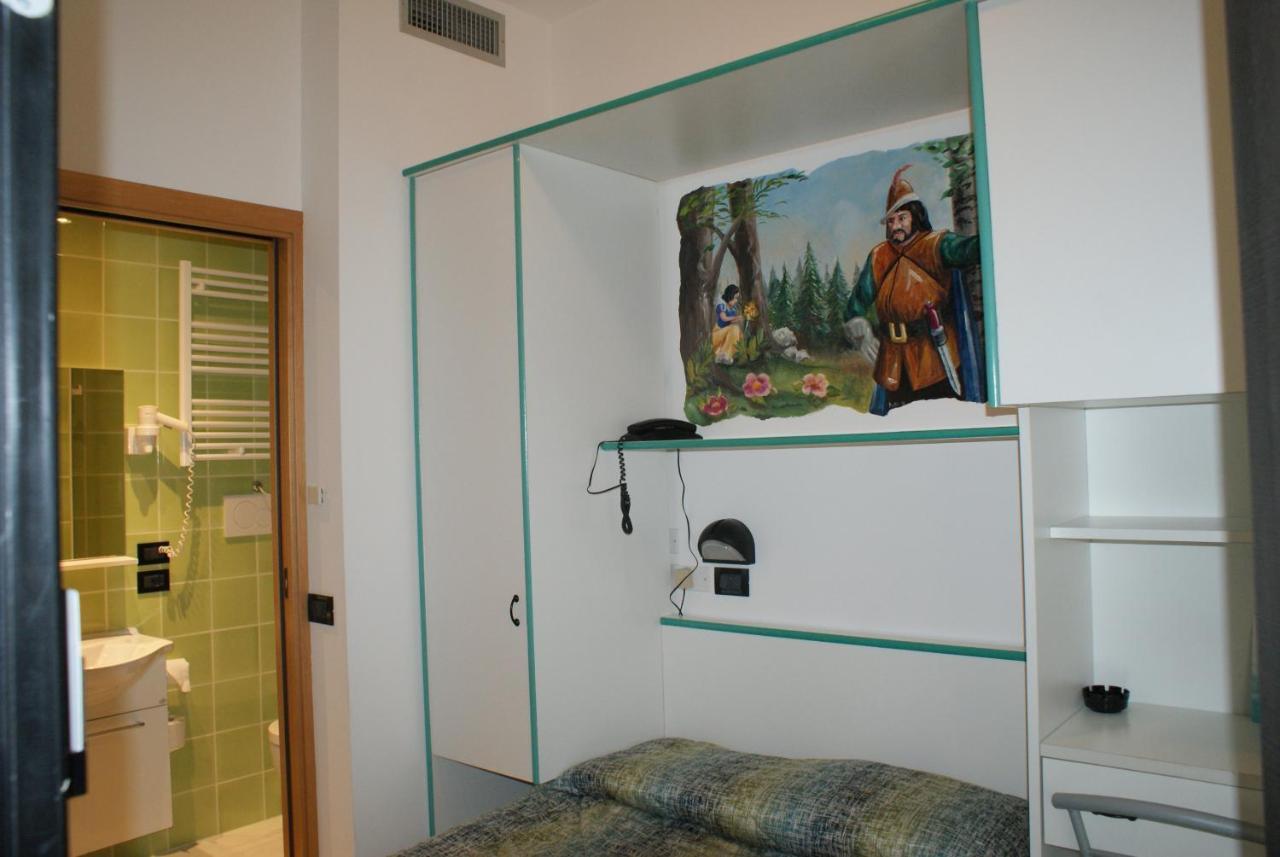 Hotel Biancaneve Wellness Marotta Buitenkant foto